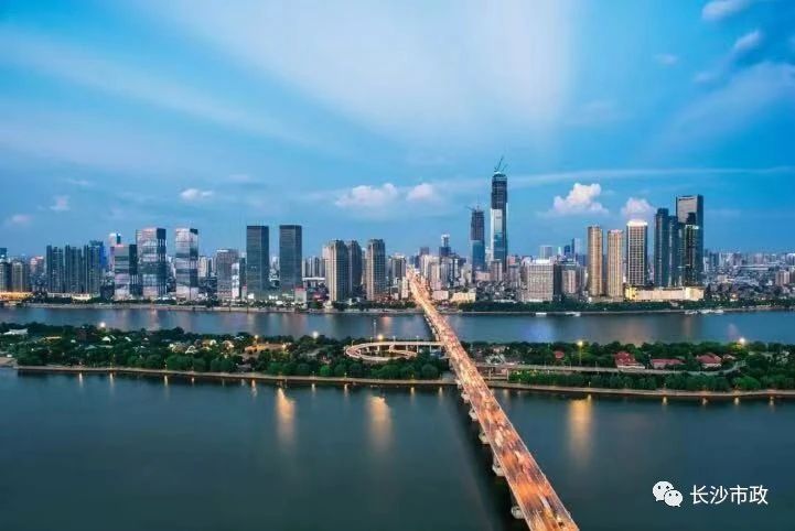 以城市，見(jiàn)未來(lái)；與城市，共成長(zhǎng)